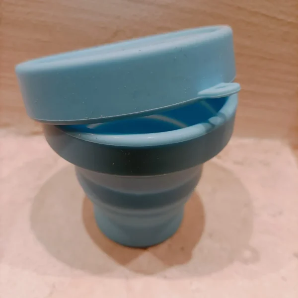 Bicchiere con coperchio in silicone pieghevole multi color - immagine 7
